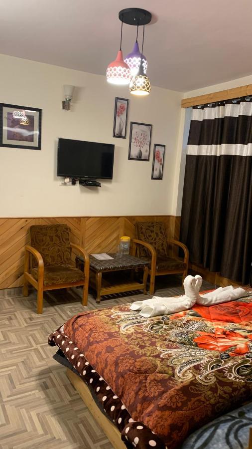 Hadimba Regency Vandrarhem Manāli Exteriör bild
